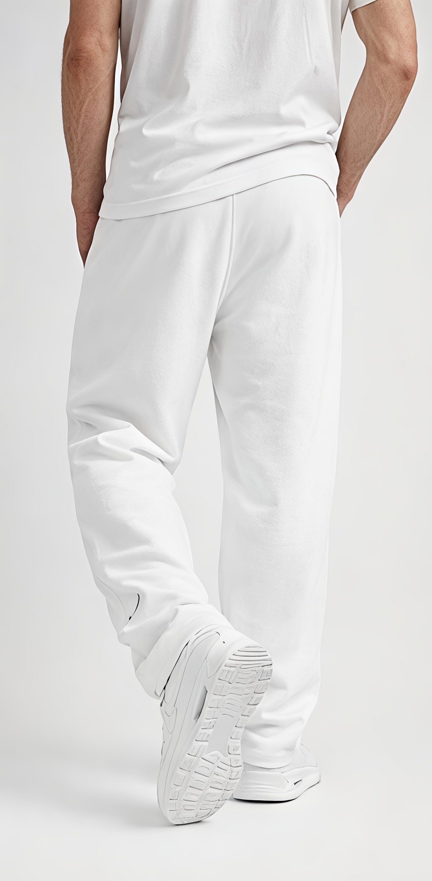 Nike White Fleece Joggers – Relaxed Fit