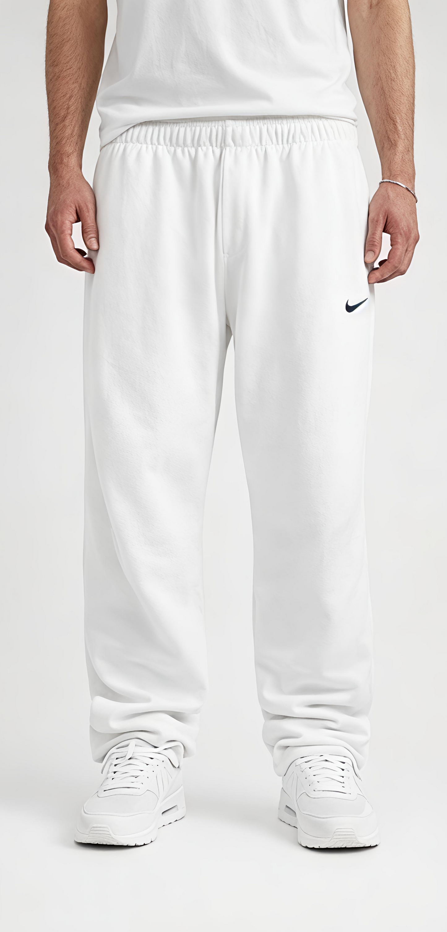 Nike White Fleece Joggers – Relaxed Fit