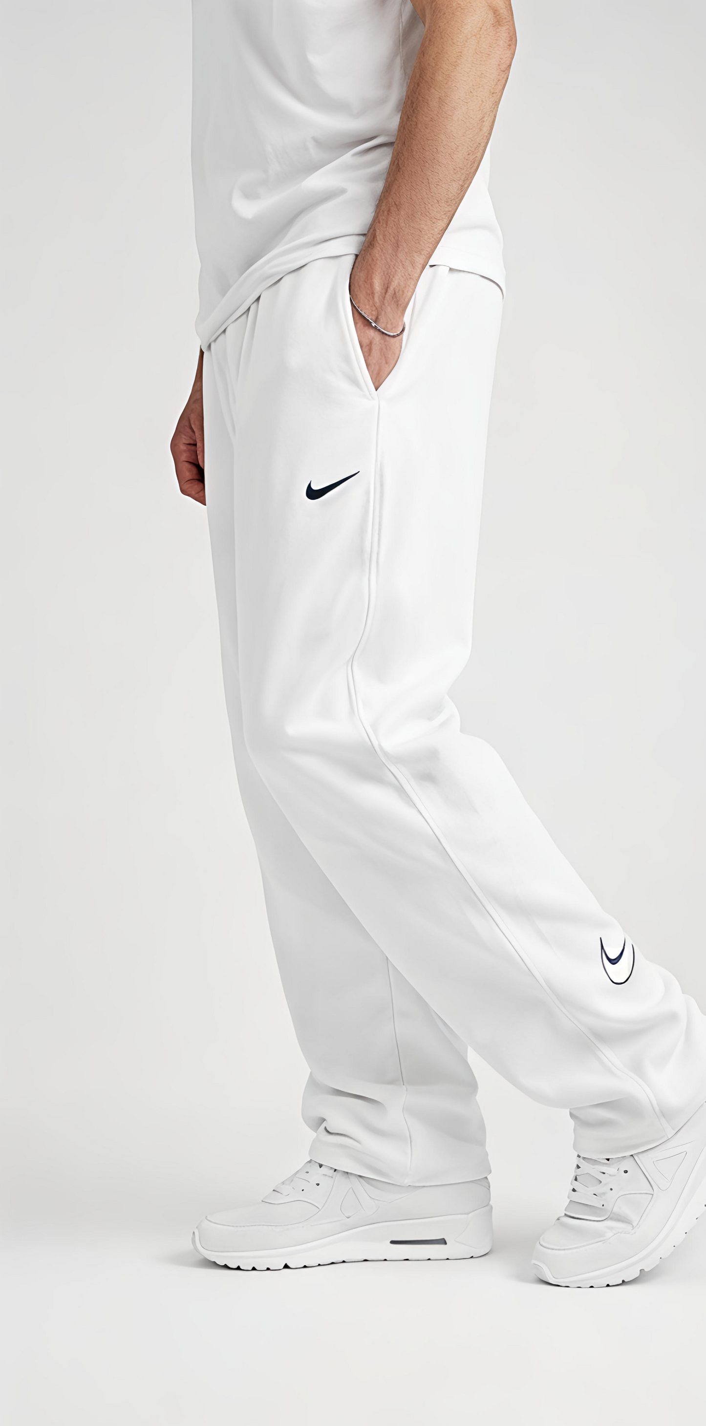 Nike White Fleece Joggers – Relaxed Fit